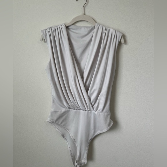 LYANER Deep V Neck Ruched Bodysuit (Small) - Picture 6 of 14